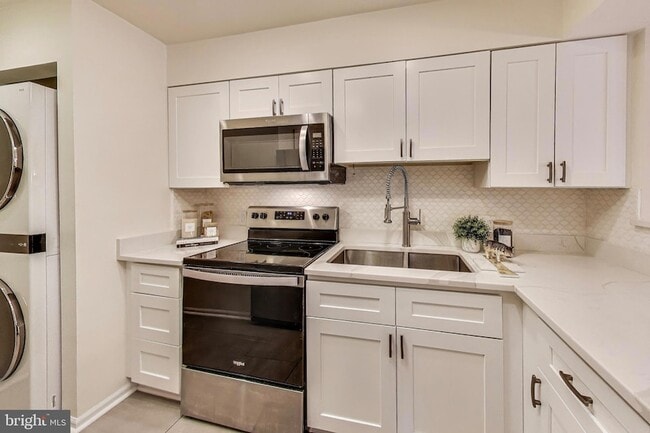 Building Photo - 5821 Inman Park Cir