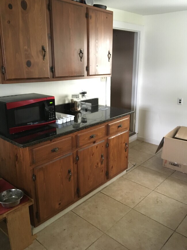 solid surface countertops - 376 Gulicks Ct