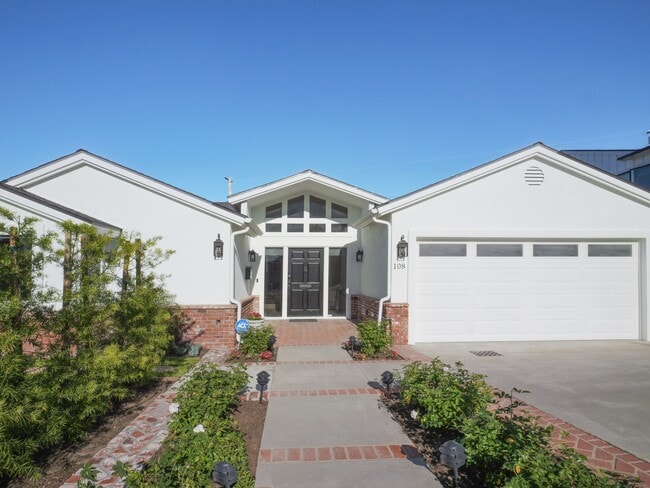 Building Photo - 108 Vía Mesa Grande