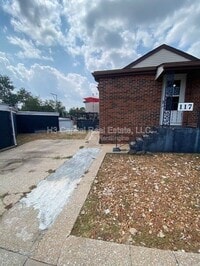 Building Photo - 117 N Shamrock St