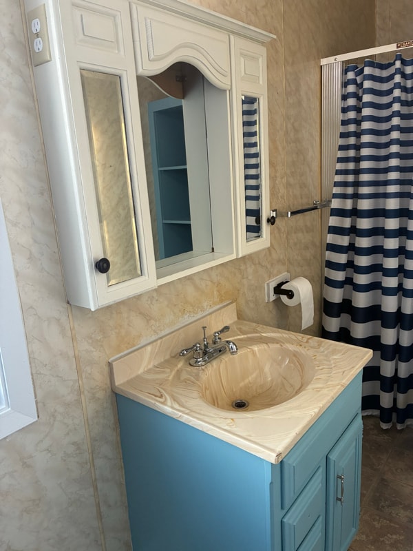 Building Photo - 305 E Meade Ct