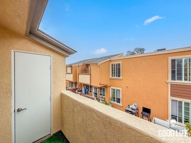 Building Photo - 5252 Balboa Arms Dr