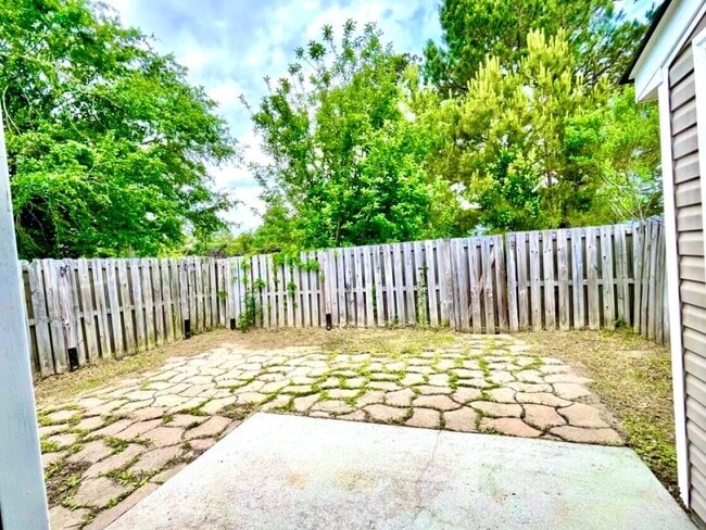 Building Photo - 1235 Longpoint Dr