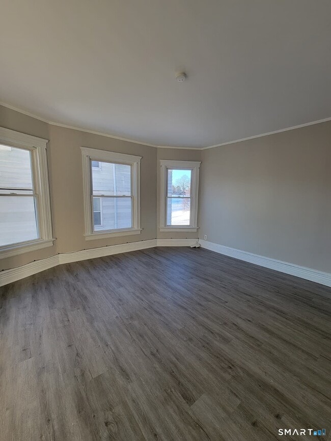 Building Photo - 187 Hart St