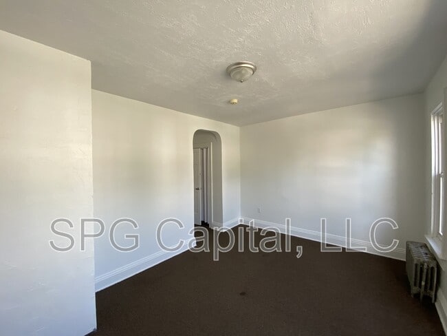 Building Photo - 220 W Jackson St