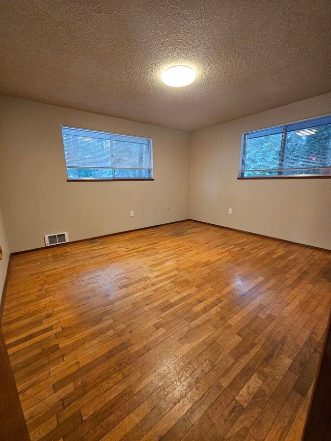 Building Photo - Charming 3-Bedroom Rental Home in Tacoma