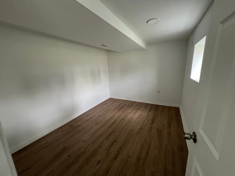 Building Photo - 1122 W 144th St