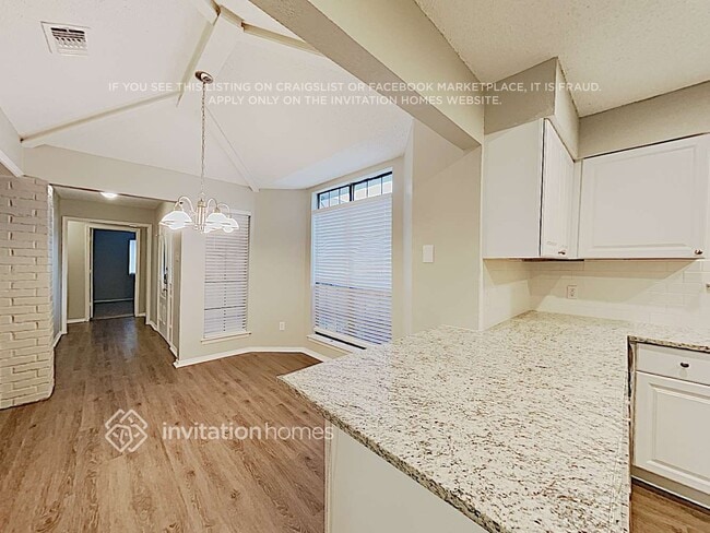 Building Photo - 661 Dandelion Dr