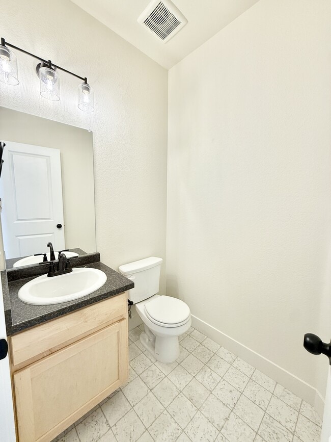 Building Photo - 2392 Jasmine Ln