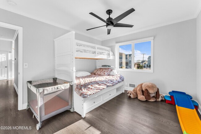 Building Photo - 3330 Windsor Ave