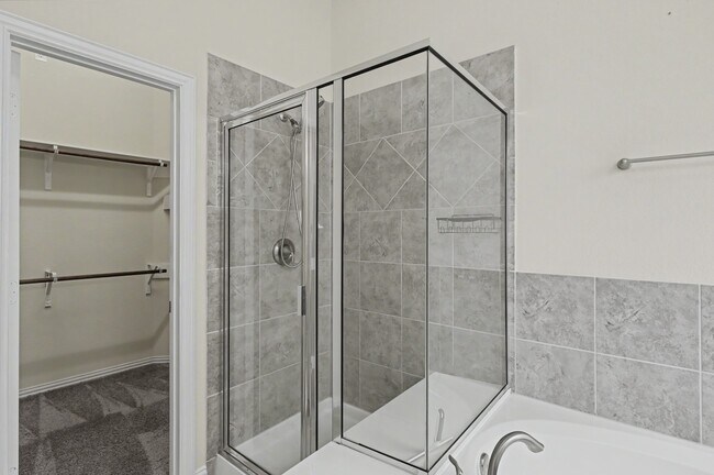 Building Photo - 21327 Somerset Shores Crossing