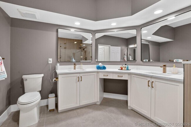 Building Photo - 5801 Coach House Cir