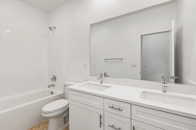 Building Photo - 73523 Travers St