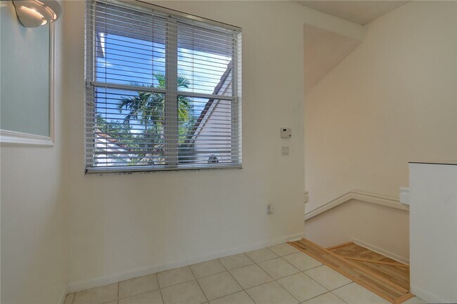 Building Photo - 7440 S Ocean Dr