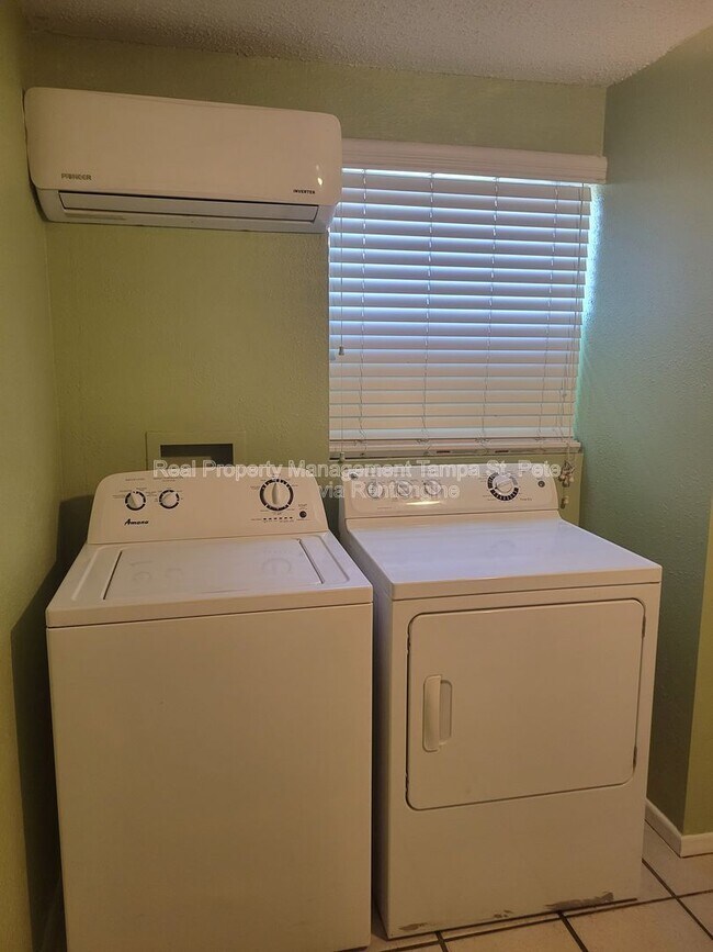 Building Photo - 643 Wisteria Ct