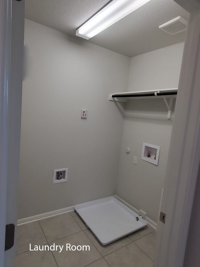 Building Photo - 2412 Pecan Island Dr