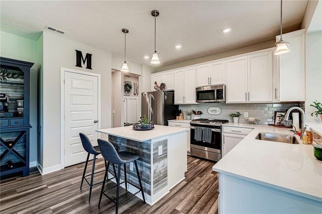 Building Photo - Beautiful 5 BR Home in Brownsburg!