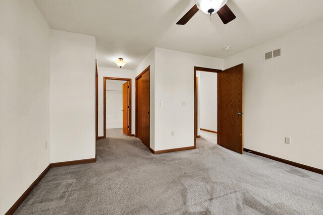 Building Photo - 407 Century Oak Dr