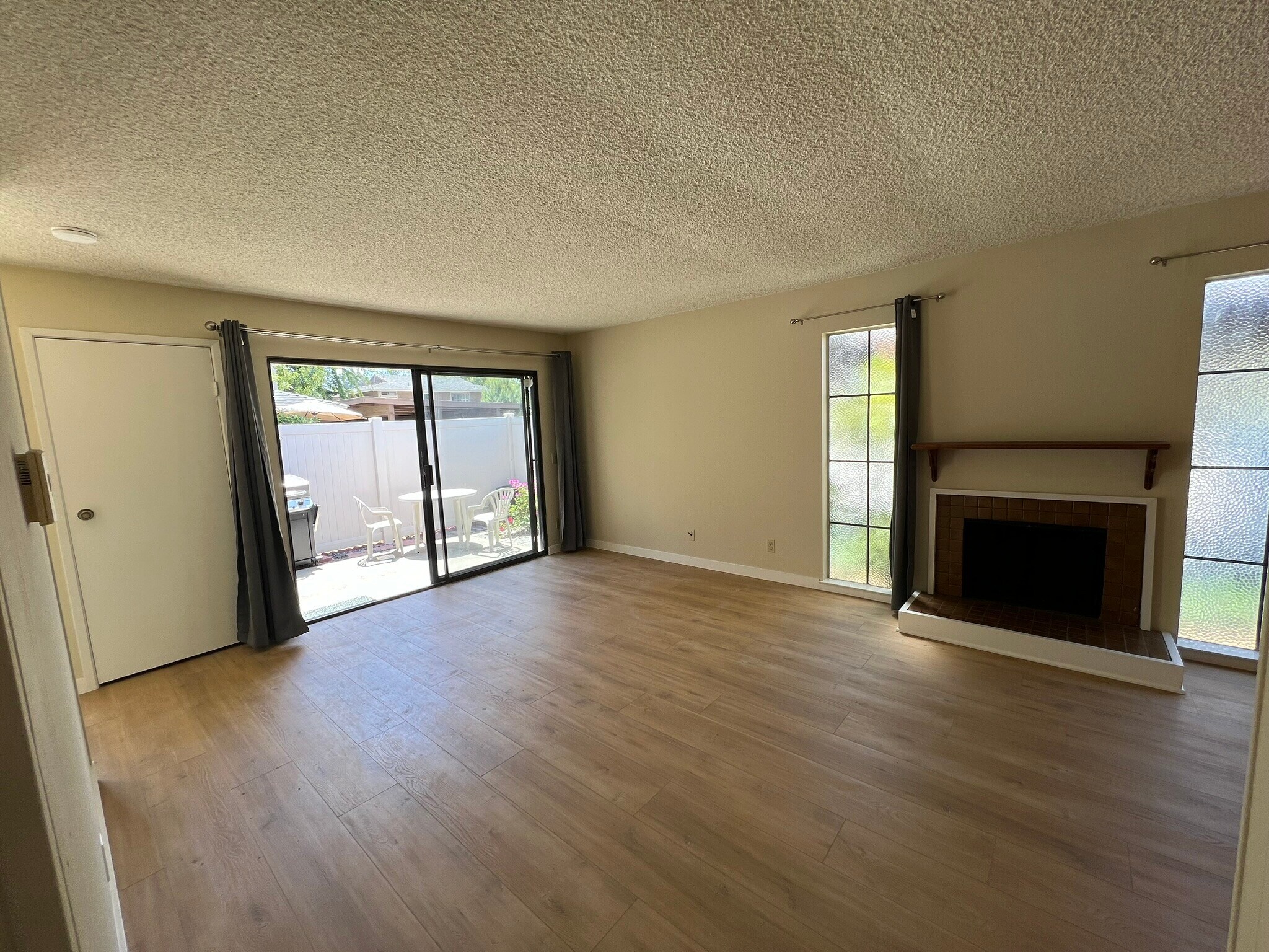 Building Photo - 28549 Conejo View Dr