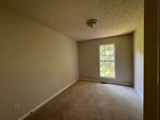 Building Photo - 3153 Kingswood Glen