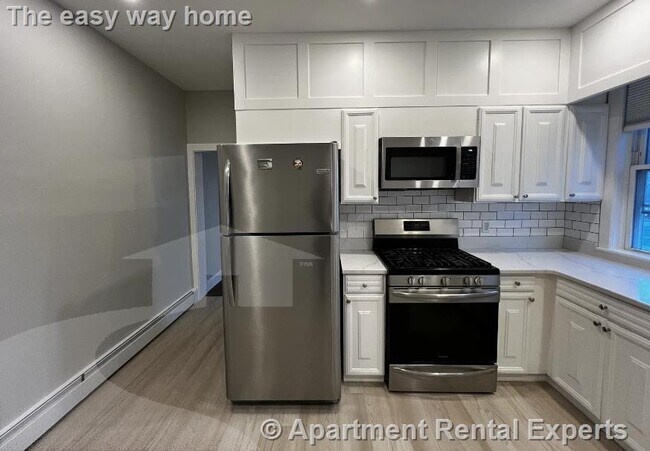 Building Photo - 158 Holland St