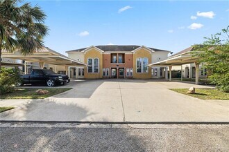 Building Photo - 14 W Fig Ave