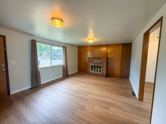 Building Photo - 2bd/1.75ba Lynnwood Home