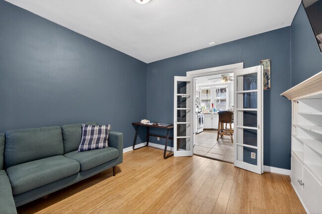 Building Photo - 105 8th St