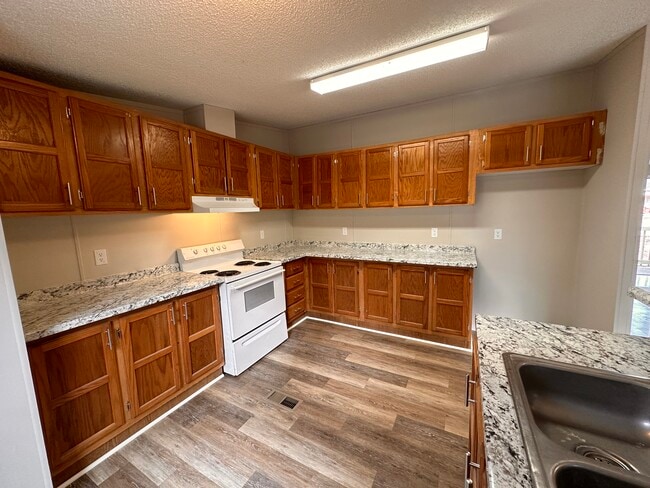 Building Photo - 113 Willow St