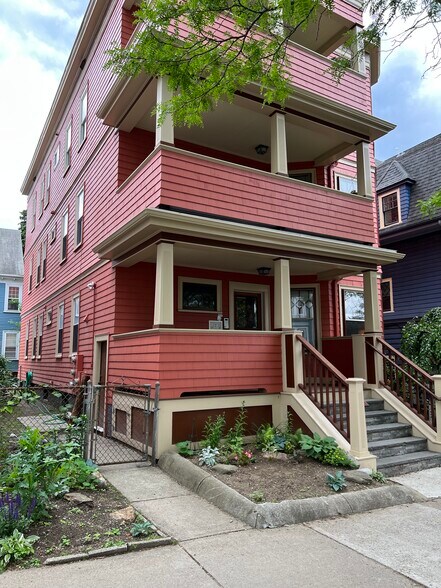 Building Photo - 182 Magazine St