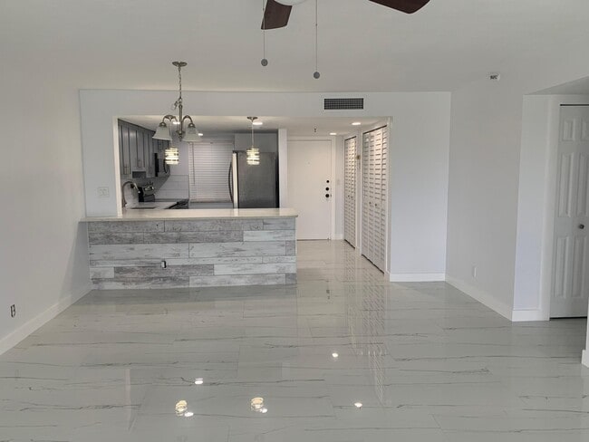 Building Photo - 2786 Tennis Club Dr