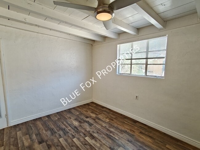 Building Photo - 2233 N Isabel Blvd