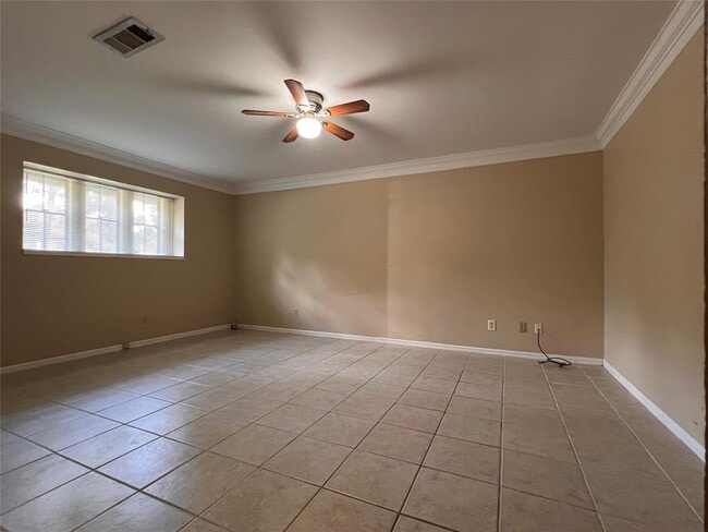 Building Photo - 8210 Hollyleaf Dr