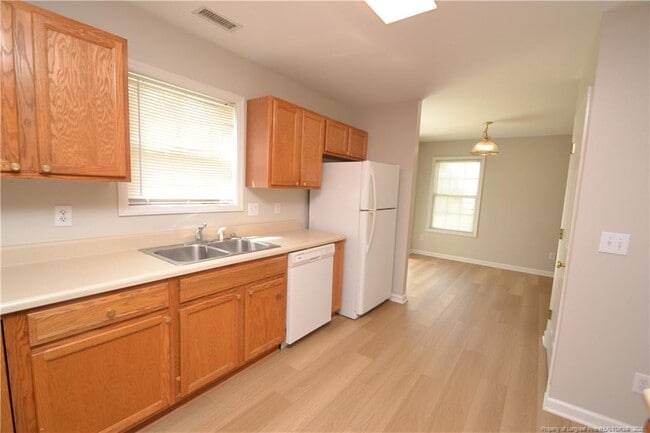 Building Photo - 1914 Sterling Hill Dr