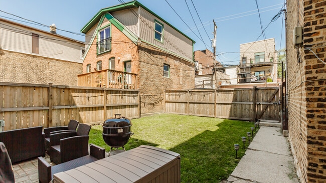 Building Photo - 2616 W Augusta Blvd