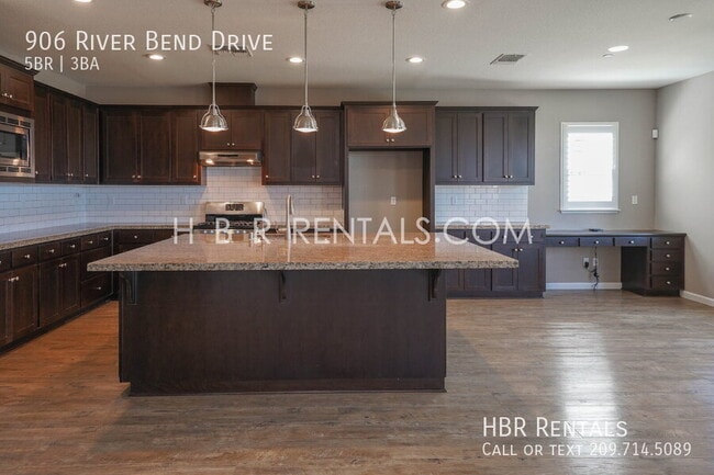 Building Photo - 906 River Bend Dr