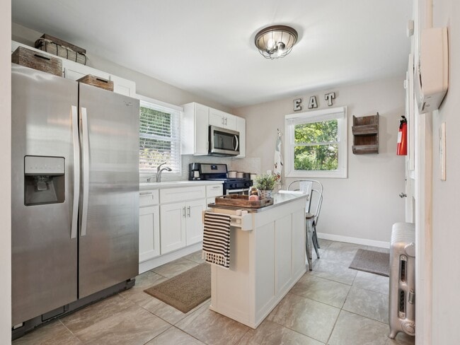 Building Photo - 718 Walnut St.