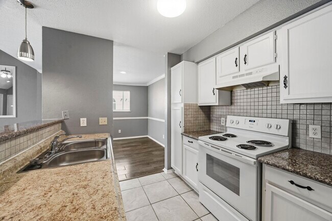 Building Photo - 14550 Fonmeadow Dr