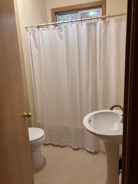 Bathroom - 7104 North Mears Street