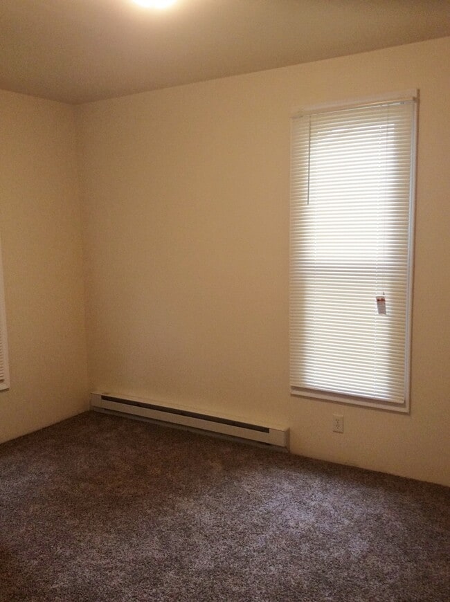 Building Photo - 301 S 10th St