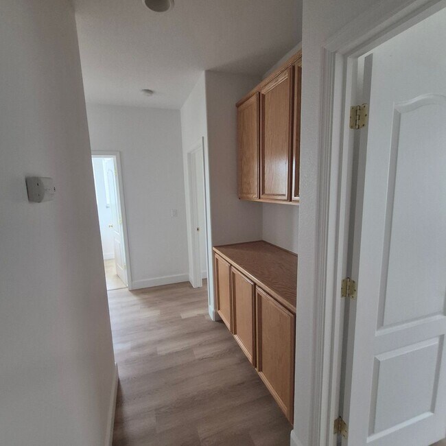 Building Photo - Natomas Home available for Speedy Move in.