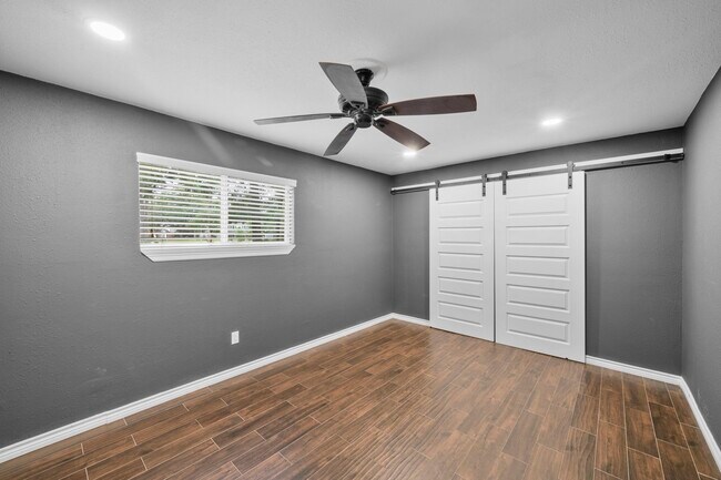 Building Photo - 10519 Fawnview Dr