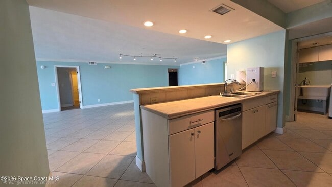 Building Photo - 3223 S Atlantic Ave