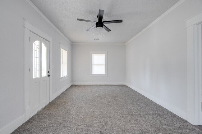 Building Photo - 1528 N Beard Ave