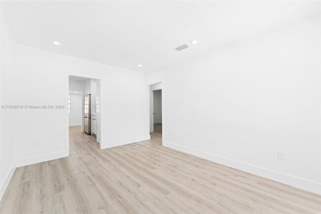 Building Photo - 3155 SW 27th Ln