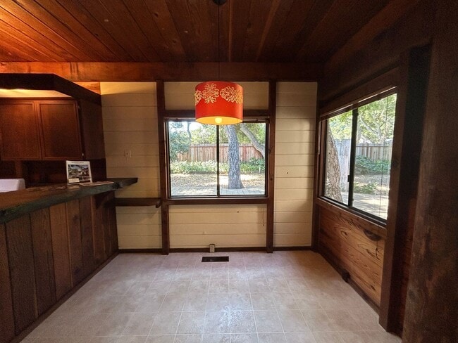 Building Photo - 3BR/ 2BA CARMEL VALLEY RETREAT
