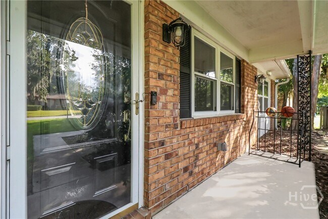 Building Photo - 125 Nassau Dr