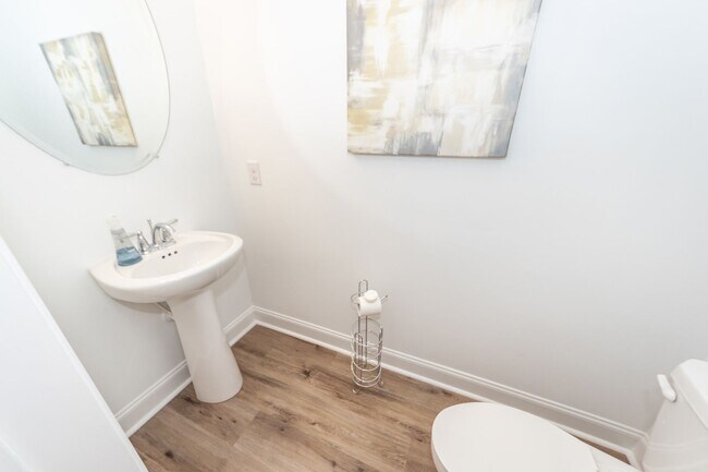 Building Photo - 3 Bedroom, 2.5 Bathroom Townhome in Twin Rivers - Wando