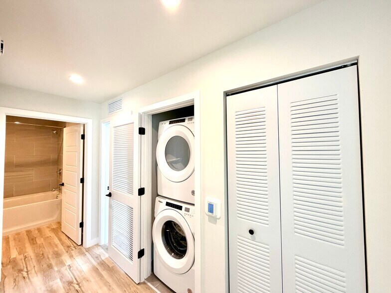 Building Photo - 452 SW 2nd St