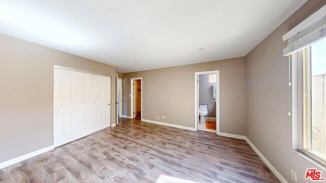 Building Photo - 65 Allen Ave